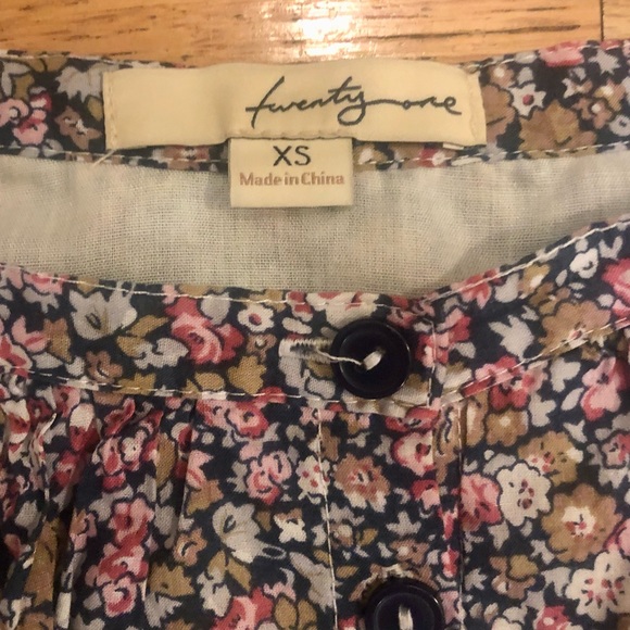 Twenty one by Forever 21 Floral A line mini skirt, XS - Picture 4 of 5